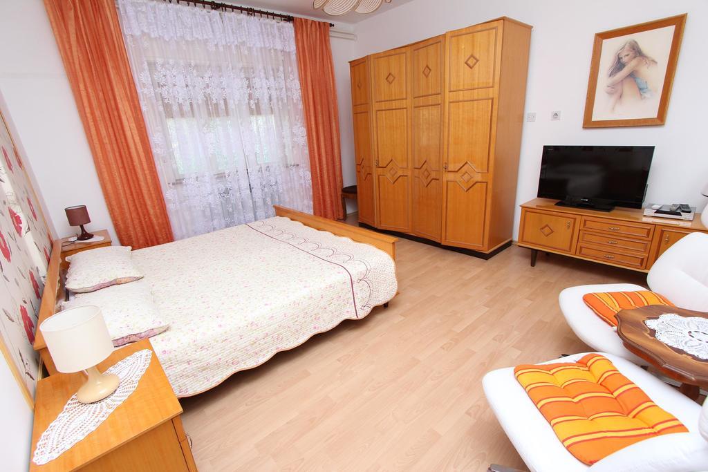 Apartments Goga Ровин Екстериор снимка
