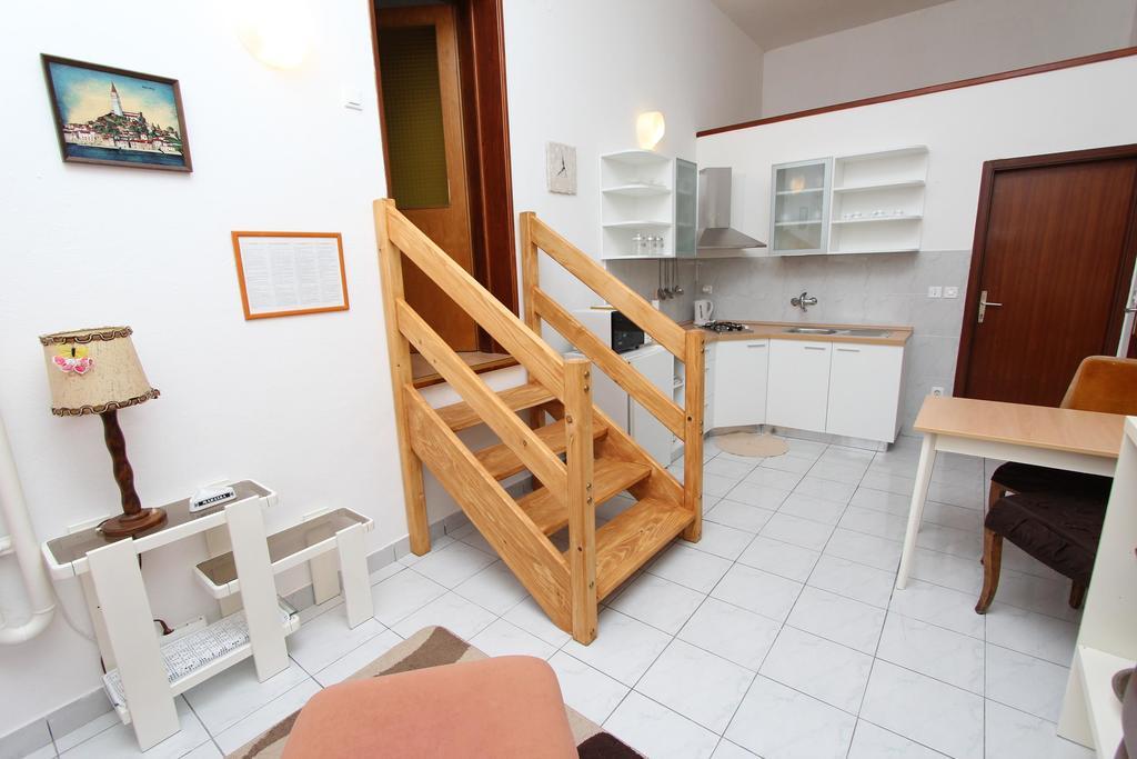 Apartments Goga Ровин Екстериор снимка