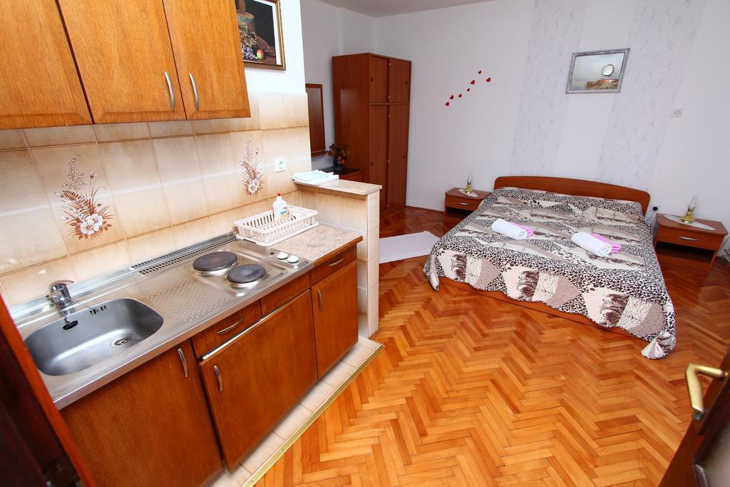 Apartments Goga Ровин Екстериор снимка